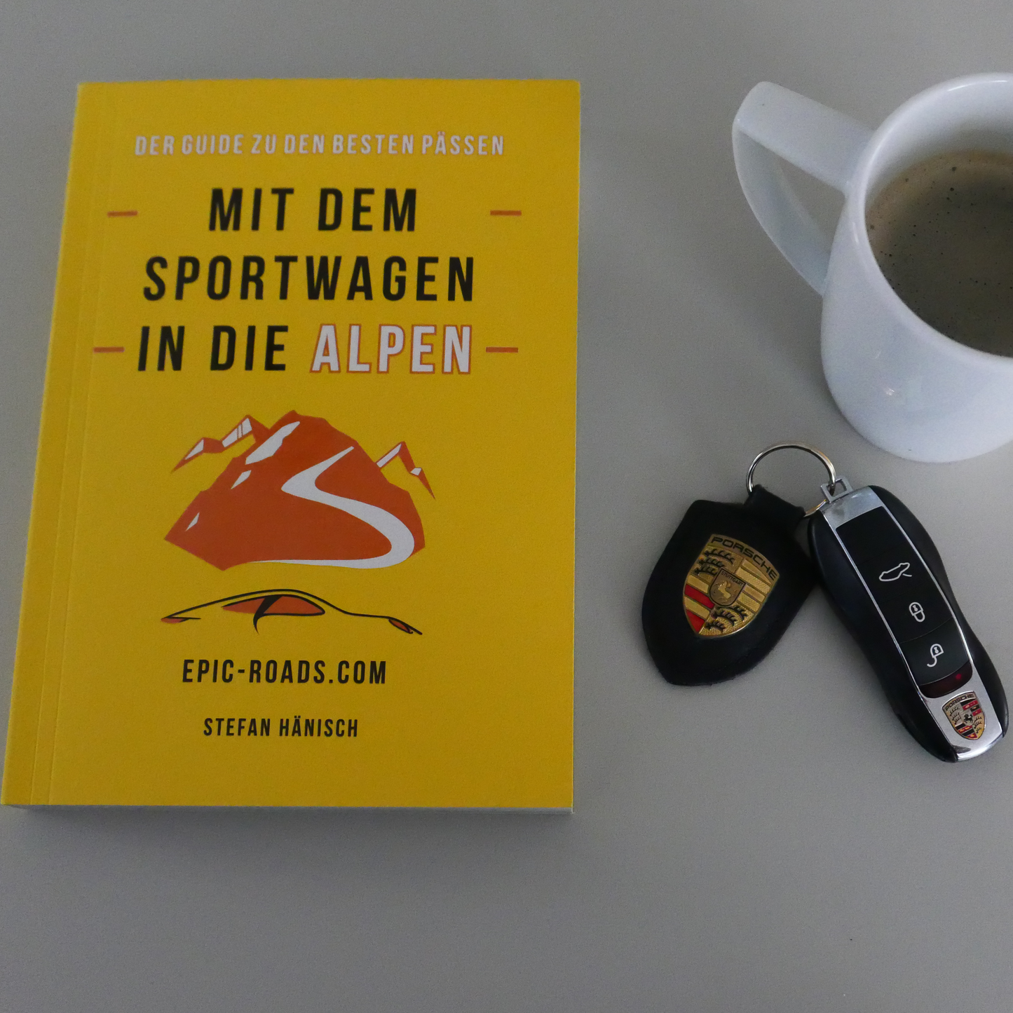 Mit dem Sportwagen in die Alpen (Édition allemande)