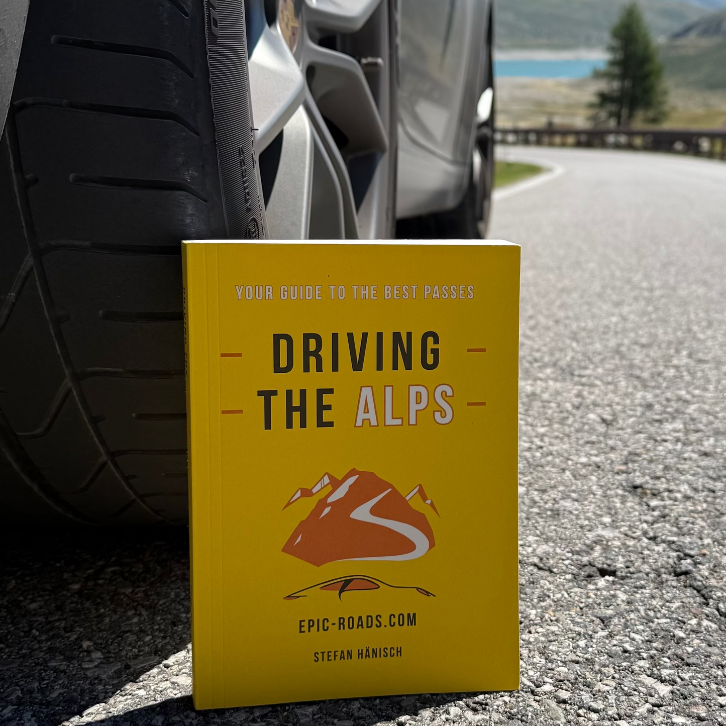 Driving the Alps (English Edition)