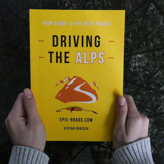 Driving the Alps (Édition anglaise)