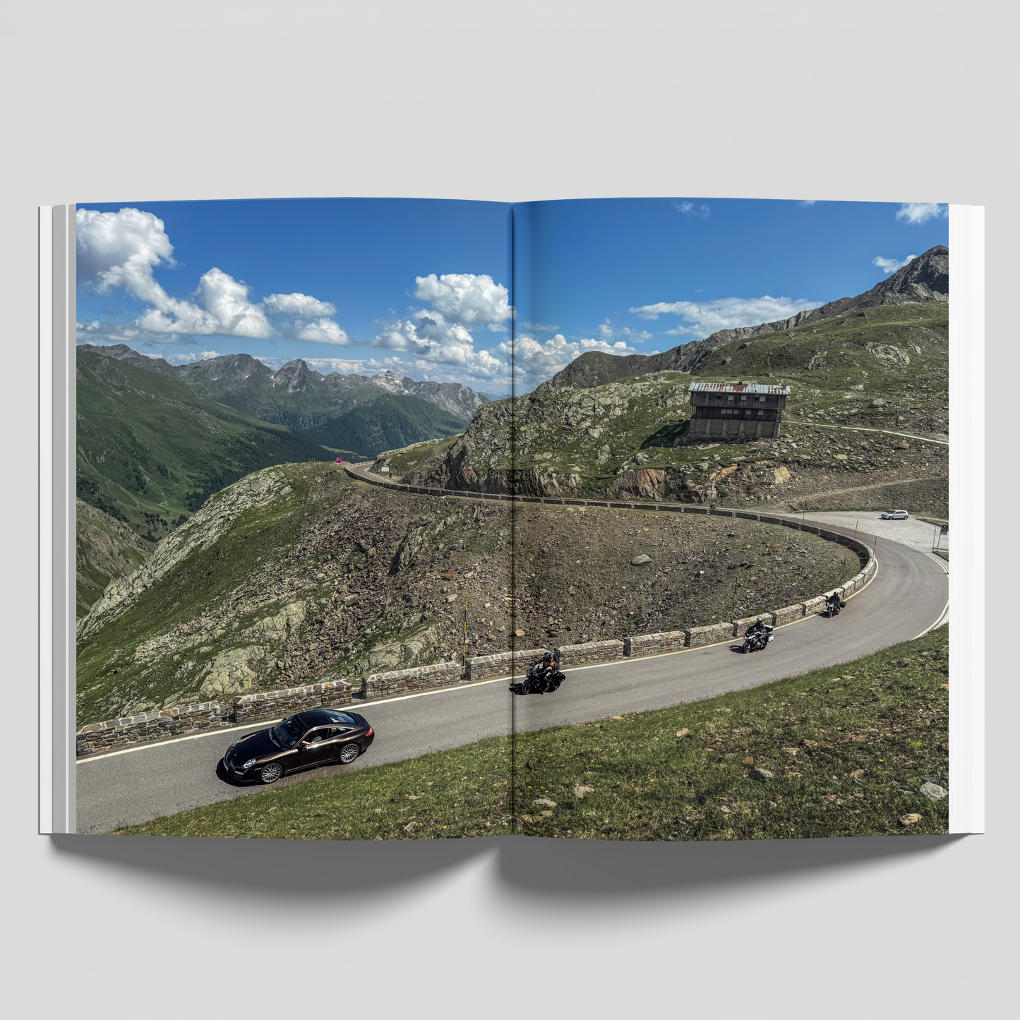 Mountain Passes - The Alps (English Edition)